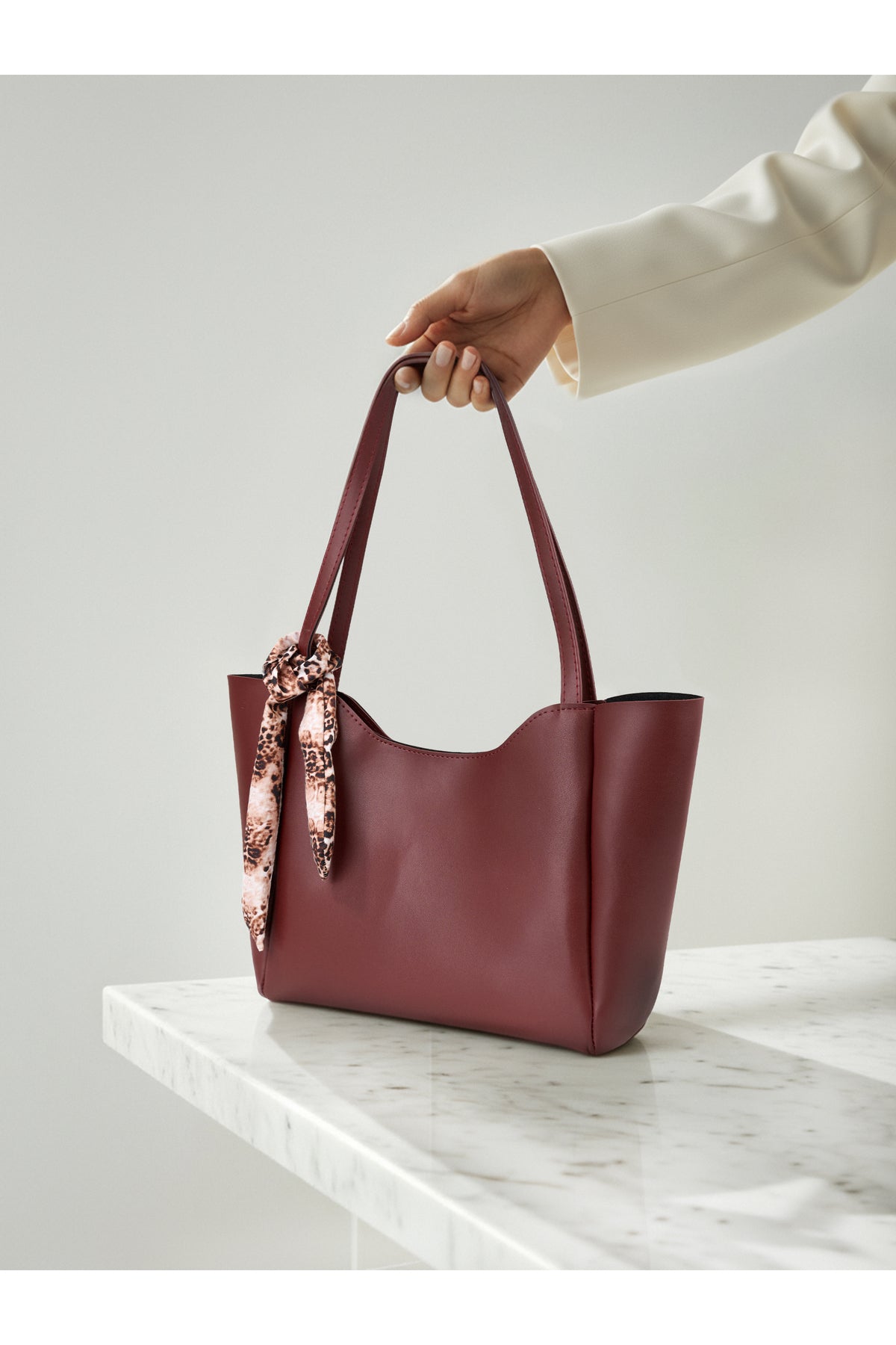 Kadın Fularlı Fermuarlı Shopper El ve Omuz Çantası (Fular Rengi Değişebilir) - Bordo