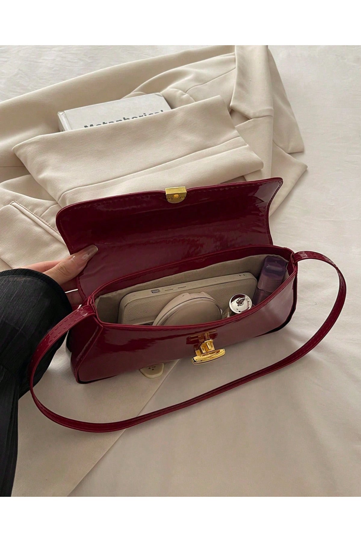 Liva Rugan Kadın Vintage Gold Tokalı Retro Model El ve Omuz Çantası - Rugan Bordo